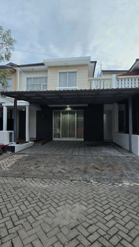 Dijual Cepat Rumah Royal Residence Cluster Harewood, Surabaya Barat Rumah 2 lantai; lokasi nyaman