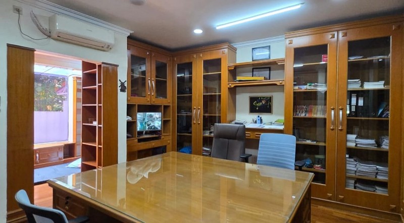 Luxury tropical home, 2 lantai, Hook, di Permata Hijau, Jakarta Selatan