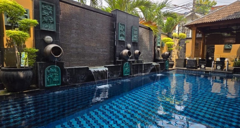 Luxury tropical home, 2 lantai, Hook, di Permata Hijau, Jakarta Selatan