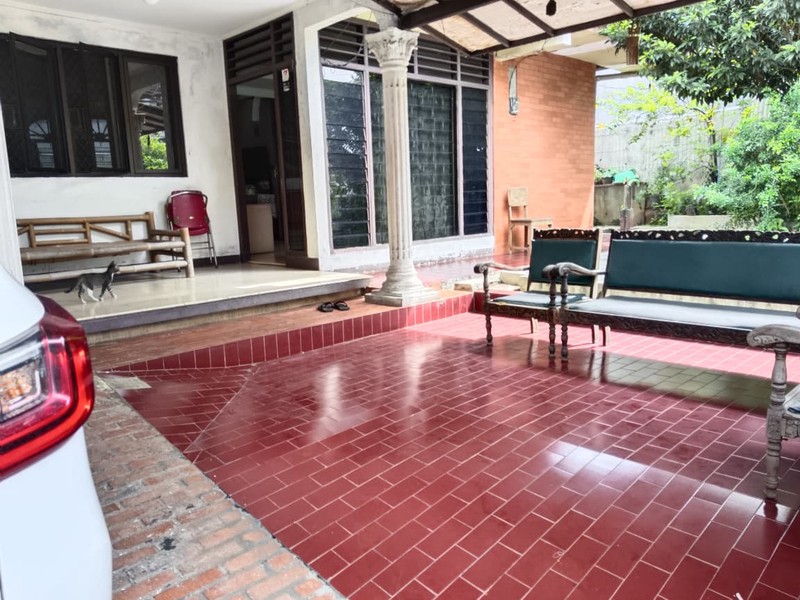 Dijual Rumah Dalam Komplek Sistem Satu Pintu Dengan Akses Jalan 2 Mobil di Jakarta Selatan