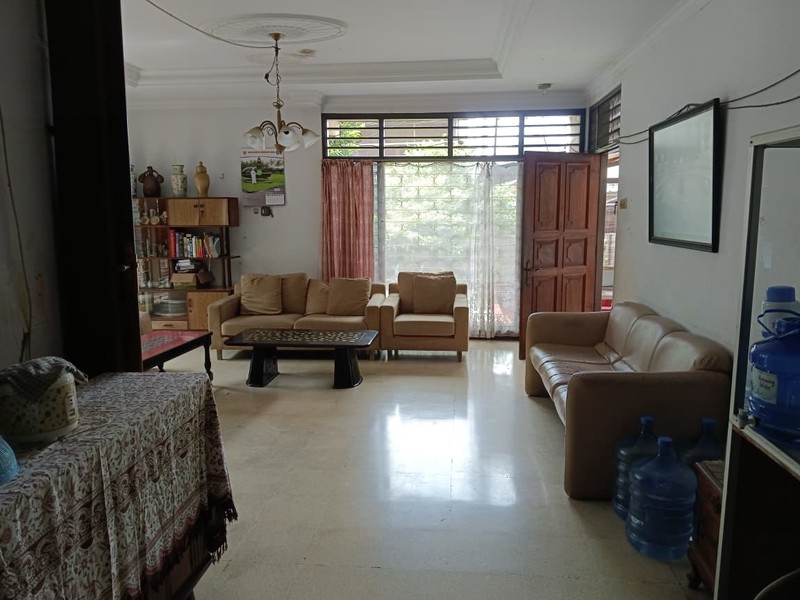 Dijual Rumah Dalam Komplek Sistem Satu Pintu Dengan Akses Jalan 2 Mobil di Jakarta Selatan