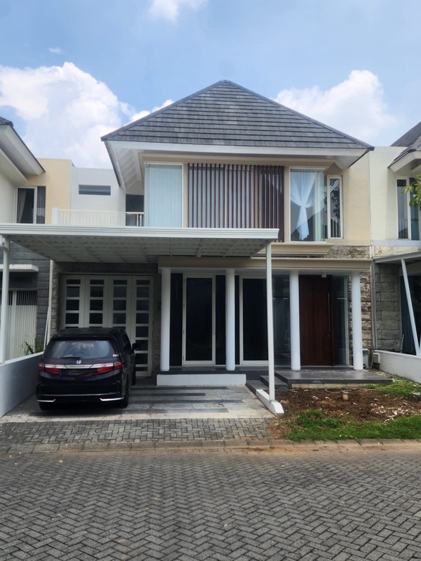 MURAH Disewakan Rumah The Greenlake Citraland Surabaya Barat Dekat Sekolah Binus, Pakuwon Mall, Wisata Bukit Mas