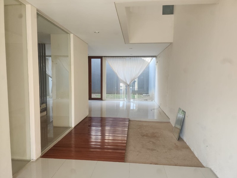 MURAH Disewakan Rumah The Greenlake Citraland Surabaya Barat Dekat Sekolah Binus, Pakuwon Mall, Wisata Bukit Mas