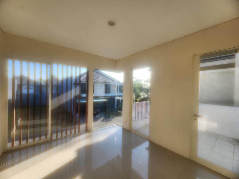 MURAH Disewakan Rumah The Greenlake Citraland Surabaya Barat Dekat Sekolah Binus, Pakuwon Mall, Wisata Bukit Mas