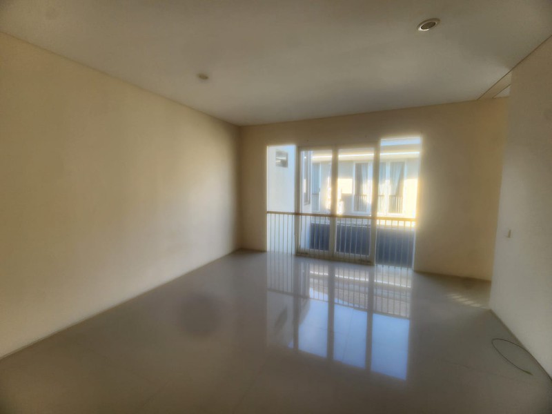 Dijual Rumah The Greenlake Citraland  Tipe Kaldera Surabaya Barat Dekat Sekolah Binus, Pakuwon Mall, Wisata Bukit Mas