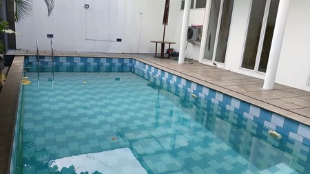 Rumah Cluster Tersedia Kolam Renang di Ragunan Pejaten Barat