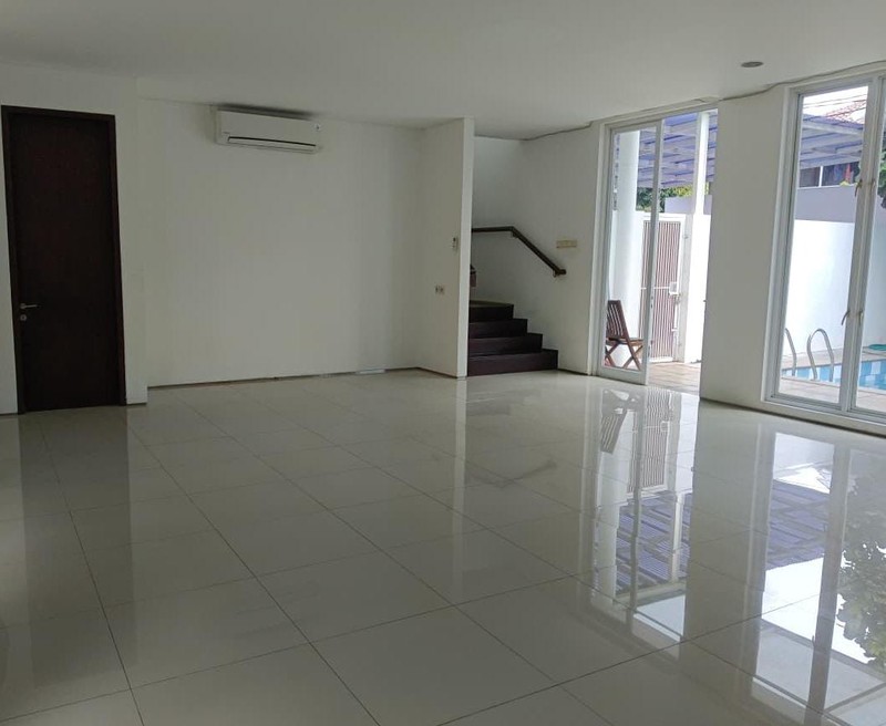 Rumah Cluster Tersedia Kolam Renang di Ragunan Pejaten Barat