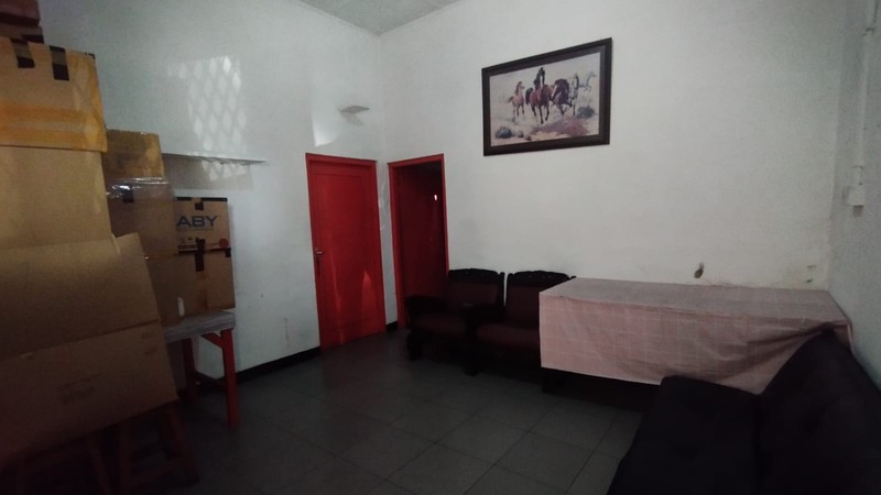 Rumah 2 Lantai Termurah, Luas 500 m2 an Akses dengan Akses Jalan 2 Mobil di Tebet Barat