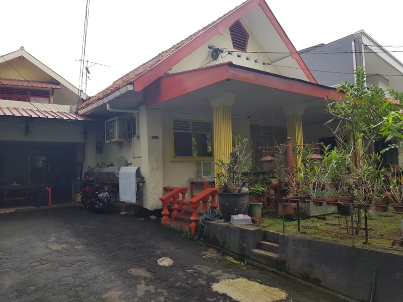 Rumah 2 Lantai Termurah, Luas 500 m2 an Akses dengan Akses Jalan 2 Mobil di Tebet Barat