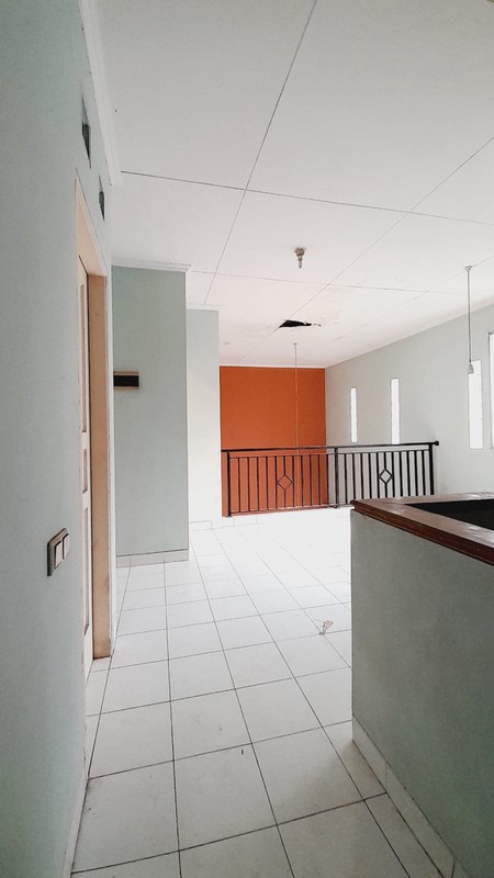 Rumah 2 lantai di Puspita Loka BSD Dekat Akses Tol