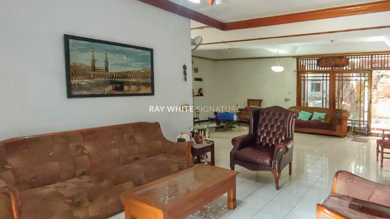 Rumah Hook 2 Kavling Strategis di Cempaka Putih Timur - Siap Huni!