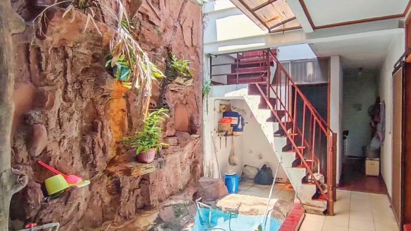 Rumah Hook 2 Kavling Strategis di Cempaka Putih Timur - Siap Huni!