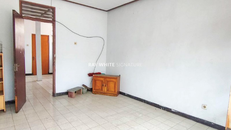 Rumah Hook 2 Kavling Strategis di Cempaka Putih Timur - Siap Huni!