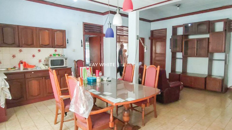 Rumah Hook 2 Kavling Strategis di Cempaka Putih Timur - Siap Huni!