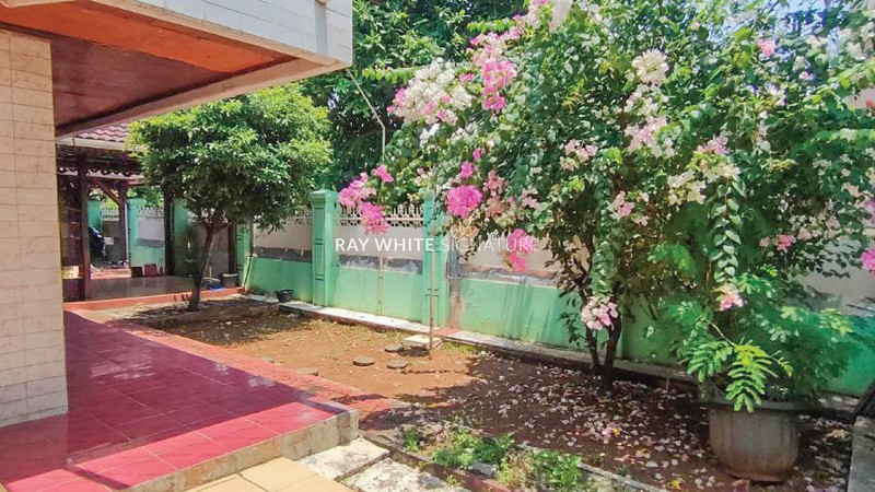 Rumah Hook 2 Kavling Strategis di Cempaka Putih Timur - Siap Huni!