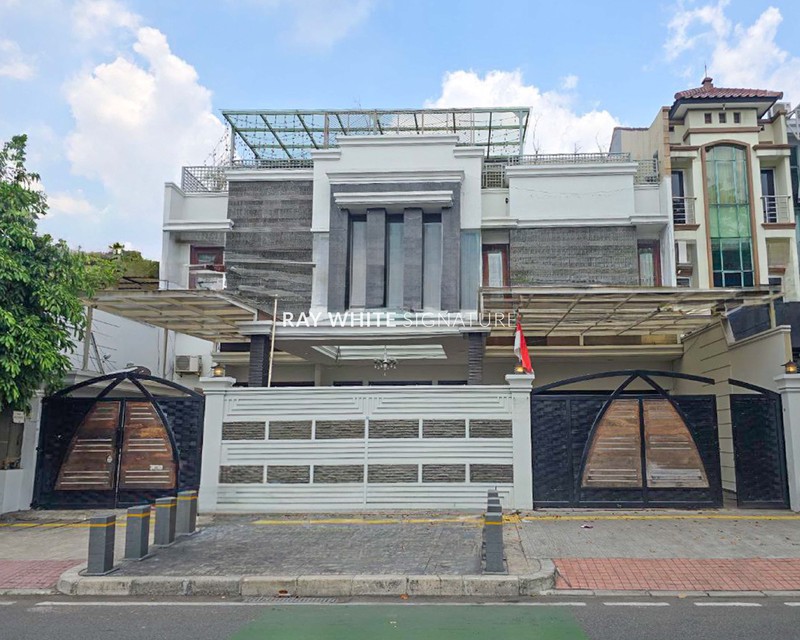 Rumah Mewah Strategis di Jl Tebet Raya - Lokasi Premium untuk Bisnis Anda!