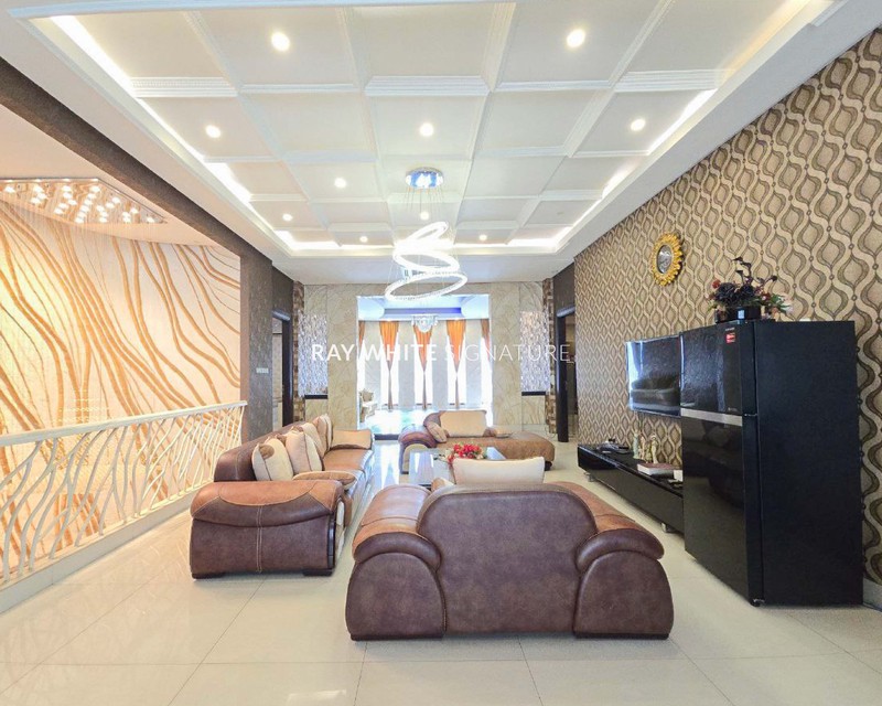 Rumah Mewah Strategis di Jl Tebet Raya - Lokasi Premium untuk Bisnis Anda!