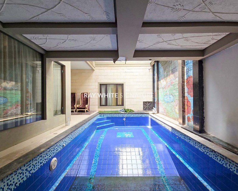 Rumah Mewah Strategis di Jl Tebet Raya - Lokasi Premium untuk Bisnis Anda!