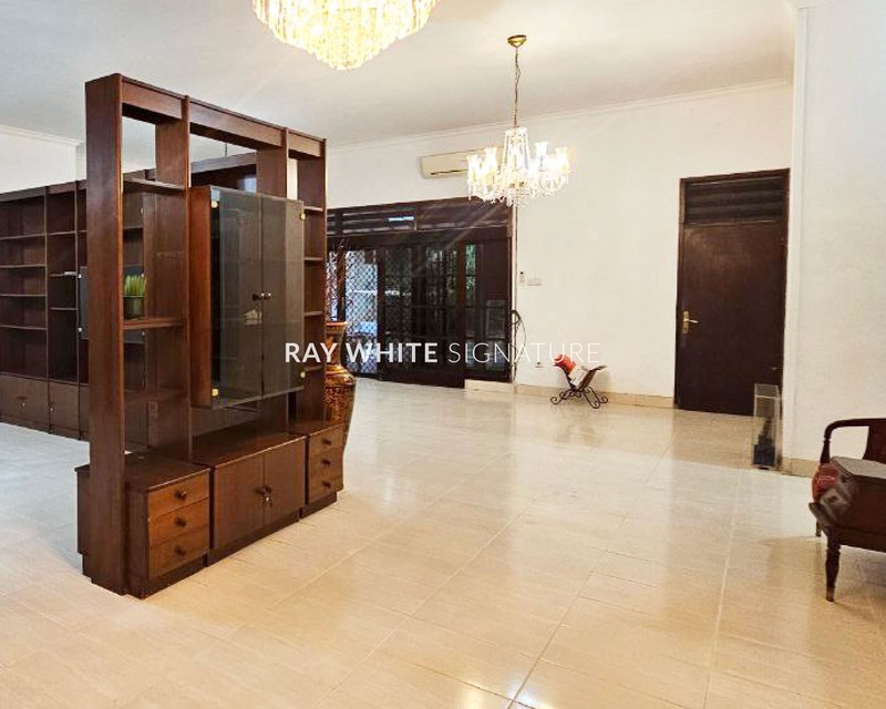 Dijual Cepat! Rumah Nyaman & Terawat di Kawasan Favorit Jl Lamandau Raya