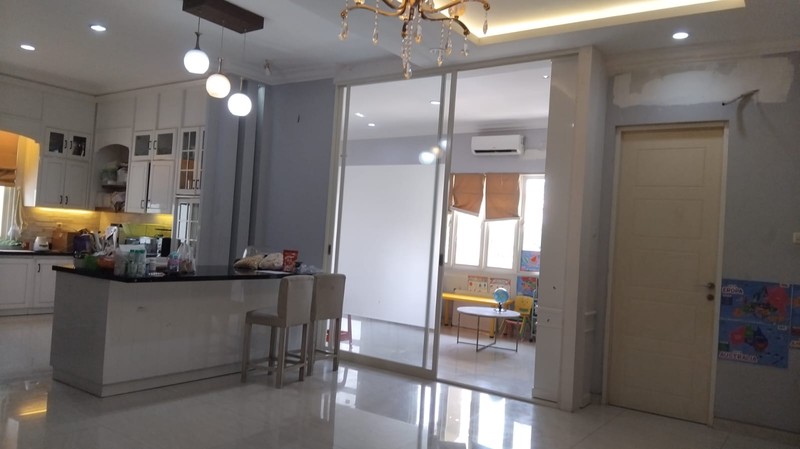 MURAH LUAS Dijual Rumah Pinus Asri Samping Perum Wisata Bukit Mas - Modern Luas 225 M2 Dekat Pakuwon Mall, Surabaya Grammer School, Sekolah Binus