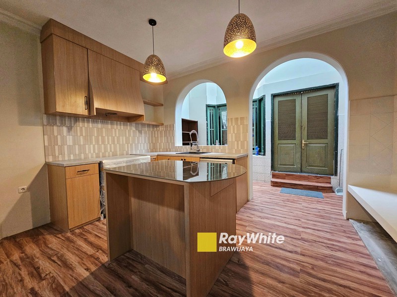 Rumah di Fatmawati, Cilandak, Jakarta Selatan, Sudah Renovasi, Siap Huni, 3 menit ke MRT Cipete Raya