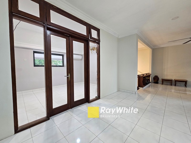 Rumah di Fatmawati, Cilandak, Jakarta Selatan, Sudah Renovasi, Siap Huni, 3 menit ke MRT Cipete Raya