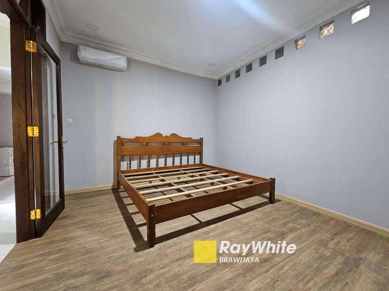 Rumah di Fatmawati, Cilandak, Jakarta Selatan, Sudah Renovasi, Siap Huni, 3 menit ke MRT Cipete Raya