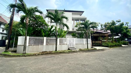 Rumah cantik dengan bangunan yang kokoh di Bintaro Jaya 