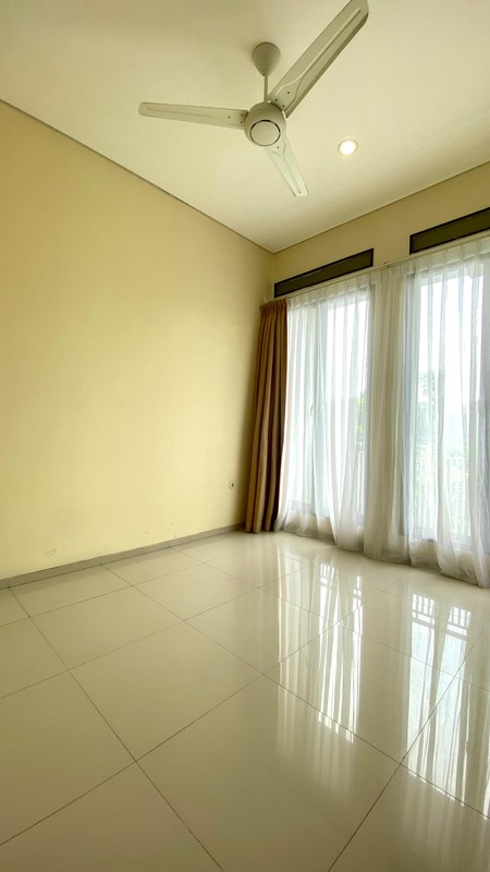 Rumah cantik dengan bangunan yang kokoh di Bintaro Jaya 