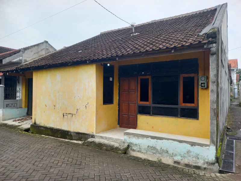 Disewakan Rumah Sederhana di Onggomertan, Dekat Kota & Akses Mobil, Maguwoharjo, Depok, Sleman