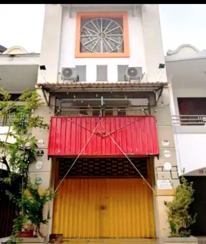 DISEWAKAN RUKO 2,5 LANTAI CITRALAND TAMAN INTERNATIONAL VILLAGE SURABAYA BARAT