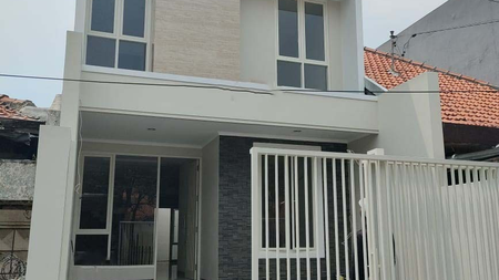 Dijual Rumah Manyar Tirtoasri, Tompotika, Surabaya Timur Rumah baru; Kamar tidur lt 1 dengan kamar mandi dalam