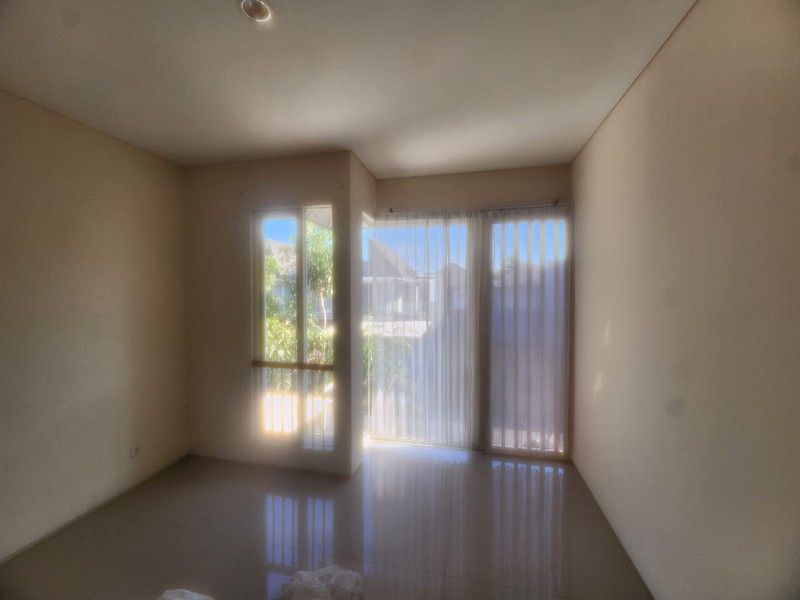 DIJUAL/SEWAKAN CEPAT RUMAH SIAP HUNI GREENLAKE CITRALAND SURABAYA BARAT