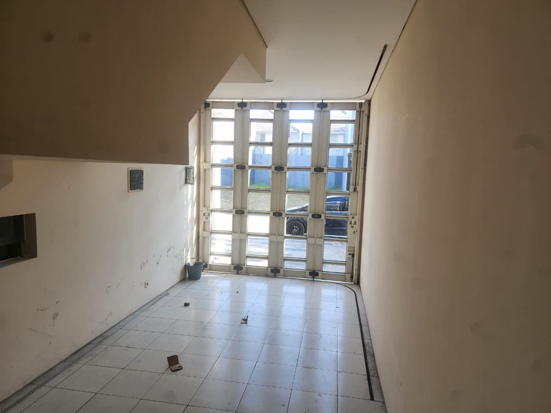 DIJUAL/SEWAKAN CEPAT RUMAH SIAP HUNI GREENLAKE CITRALAND SURABAYA BARAT