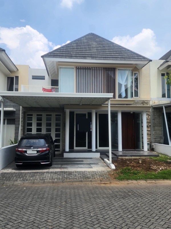 DIJUAL/SEWAKAN CEPAT RUMAH SIAP HUNI GREENLAKE CITRALAND SURABAYA BARAT