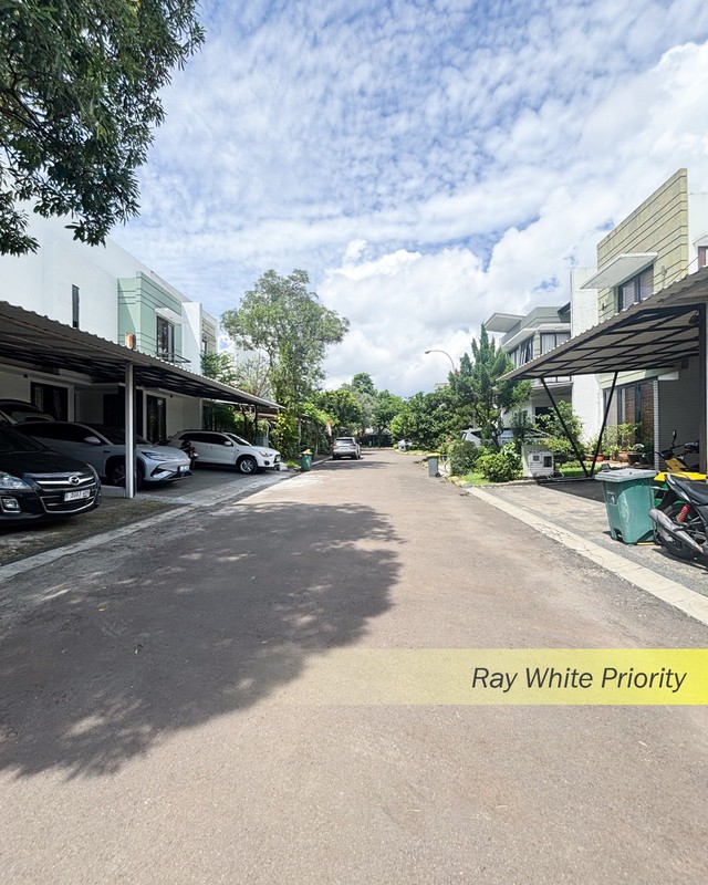 RUMAH MINIMALIS DI GREENDWOODS HANYA 2 KM KE STASIUN PONDOK RANJI, TANGERANG SELATAN