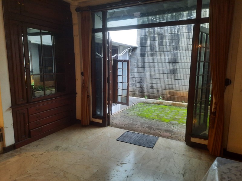 Rumah di Kawasan Menteng - Jakarta Pusat dengan Lingkungan yang Tenang dan Nyaman