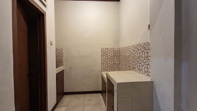 Disewakan Paviliun Strategis di Jl. Tebet Timur Dalam - Cocok untuk Kantor, Akses Mudah & Lingkungan Nyaman