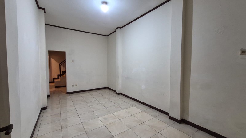 Disewakan Paviliun Strategis di Jl. Tebet Timur Dalam - Cocok untuk Kantor, Akses Mudah & Lingkungan Nyaman