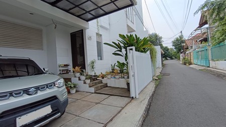 Rumah Nyaman dan Fungsional View Eco Park di Tebet Jakarta Selatan
