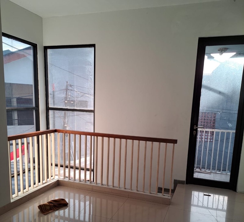 Rumah Hook Disewakan dengan 4 KT Lokasi Strategis dan Akses Jalan 3 Mobil di Tebet Timur Jaksel