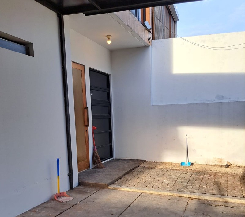 Rumah Hook Disewakan dengan 4 KT Lokasi Strategis dan Akses Jalan 3 Mobil di Tebet Timur Jaksel