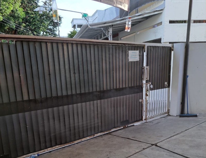 Rumah Hook Disewakan dengan 4 KT Lokasi Strategis dan Akses Jalan 3 Mobil di Tebet Timur Jaksel