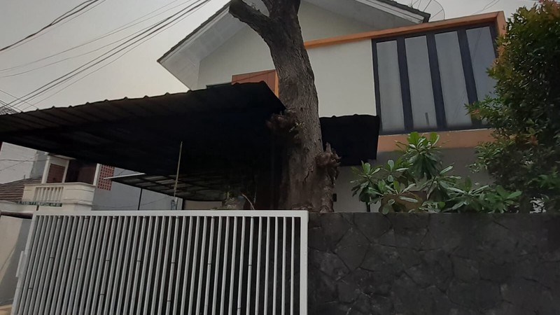 Rumah Hook Disewakan dengan 4 KT Lokasi Strategis dan Akses Jalan 3 Mobil di Tebet Timur Jaksel