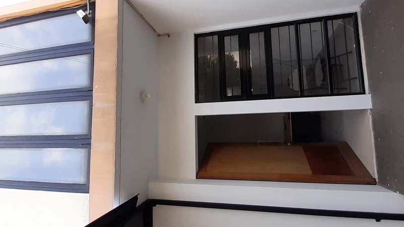 Rumah Hook Disewakan dengan 4 KT Lokasi Strategis dan Akses Jalan 3 Mobil di Tebet Timur Jaksel