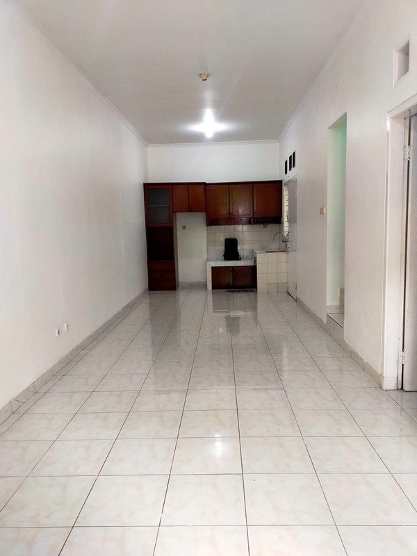 Dijual Rumah Nyaman di Regency Melati Mas - Dekat Alam Sutera & BSD