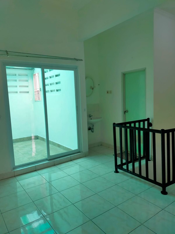 Dijual Rumah Nyaman di Regency Melati Mas - Dekat Alam Sutera & BSD