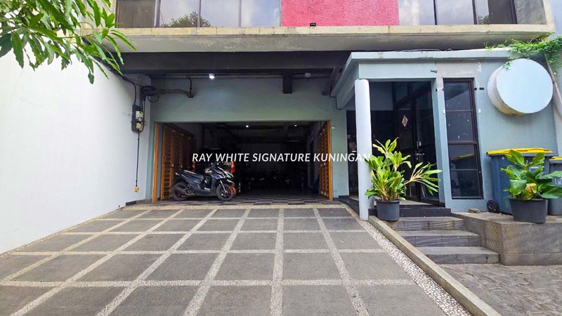 Ruko 4 Lantai Strategis Dekat Bendungan Hilir raya - Cocok untuk Kantor & Usaha