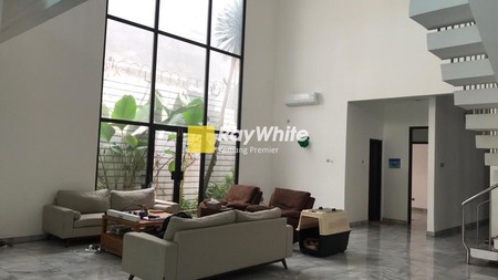 Rumah Modern 2 Lantai Marmer ceiling tinggi lokasi pejaten barat kemang jakarta selatan 