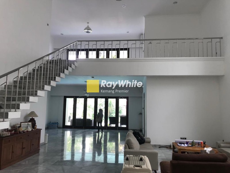 Rumah Modern 2 Lantai Marmer ceiling tinggi lokasi pejaten barat kemang jakarta selatan 